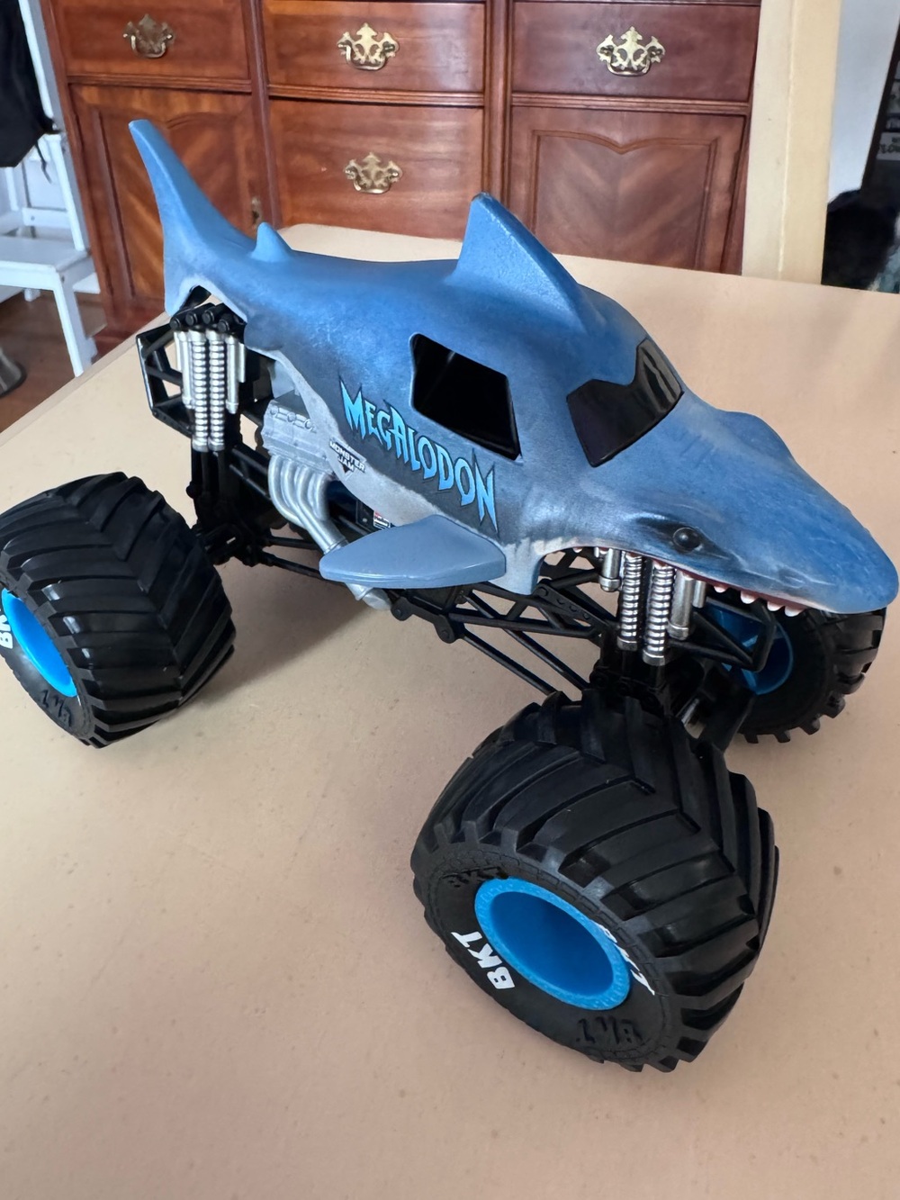Megalodon Monster Truck Toy 1:24
